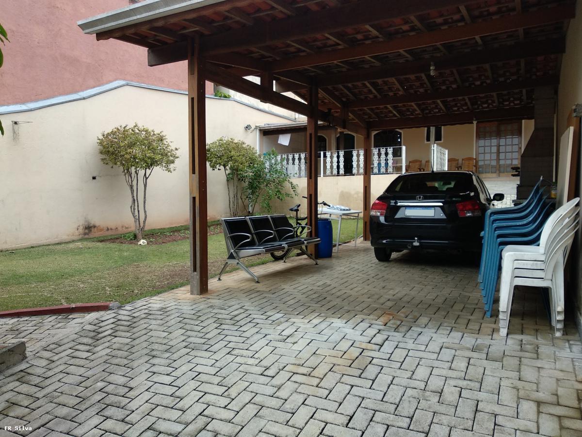 Casa para Venda - Cotia / SP no bairro Jardim do Engenho, 3 dormitórios,  sendo 1 suíte, 3 banheiros, 2 vagas de garagem, área construída 78,00 m²,  área útil 138,00 m²